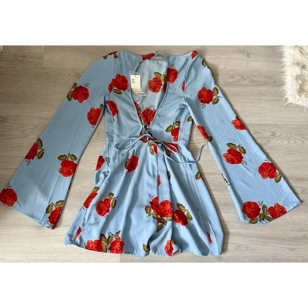 Size medium urban outfitters blue Floral roses Bell Sleeve Romper lace up back - Picture 2 of 7